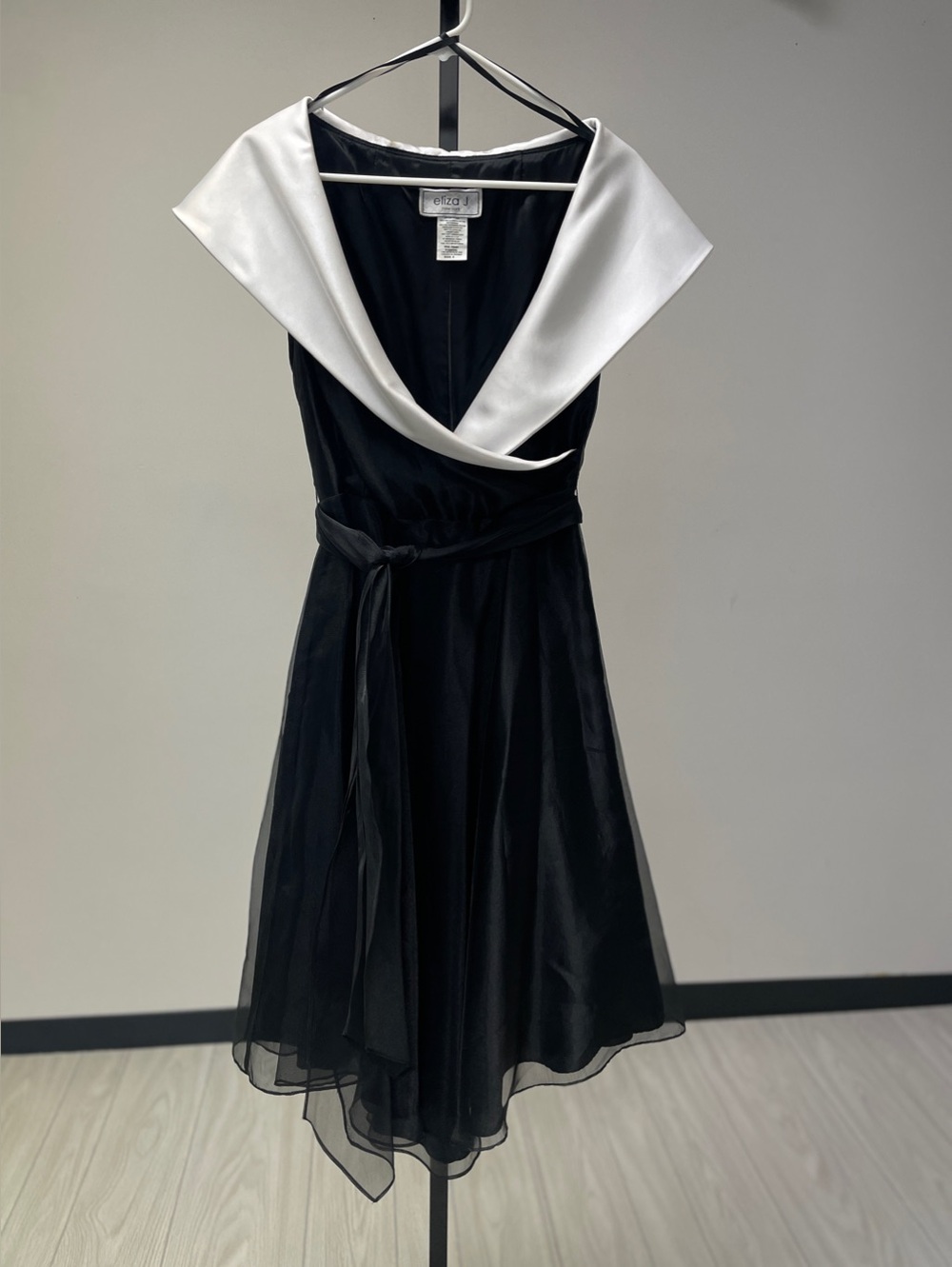 Vintage Eliza J Black Dress Size 6